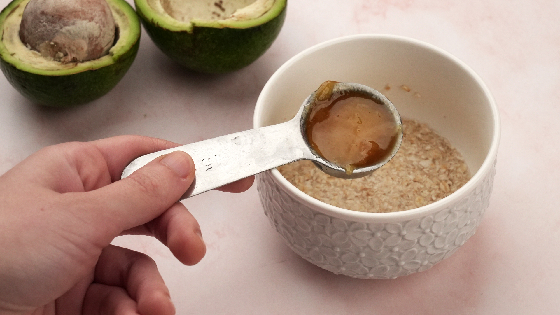 3 Ways to Make a Honey Face Mask
